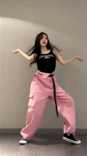 dance video, solo dance, #shakyshaky #ytshorts #dance #trending #reels #shorts