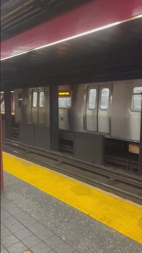 R160A (R) Train approaching 34 Street - Herald Square