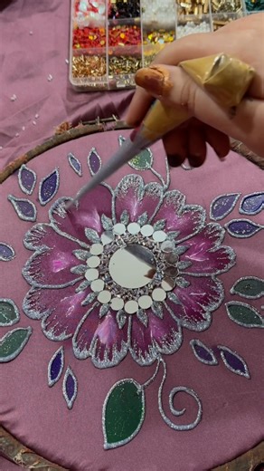 Easy fabric painting on silk fabric using fabric silk paints and mirror #fabricpaint #textilepaint
