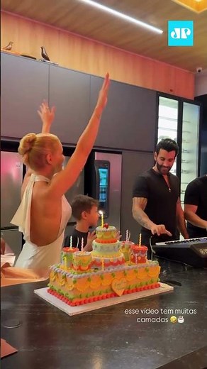 Andressa Suita comemora 38 anos com festa em família #shorts