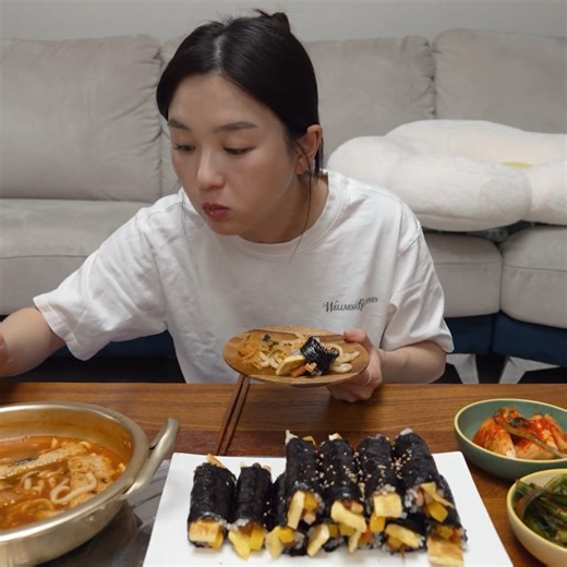 1.7M views · 10K reactions | Making Korean mini kimbap ☆ Kimchi Udon, traditional kimchi | Jimmy ASMR | Facebook