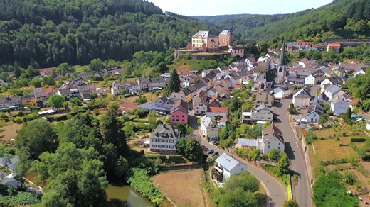 Die Schloßstraße in Malberg