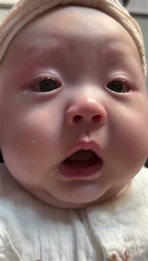 Daddy's girl crying for hugs… but dad needs to pee first 😂 #baby #骗你生娃系列 #cute #人类幼崽 #孩子就是拿来玩的
