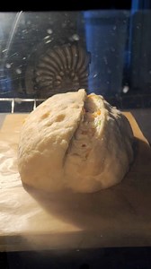 Just give me a bowl of popcorn and I can sit in front of my oven and watch the bread bake… 😍. Here’s another jalapeño popper loaf baking time lapse for your viewing pleasure. I laminated bacon bits, chopped fresh jalapeños, cheddar cheese cubes and cream cheese. #sourdoughbread #sourdoughloaf #jalapenocheddar #sourdoughbaking #timelapsevideo | The Sourdough Lady