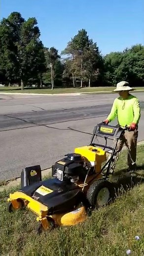 CC800 33 inch walk behind mower