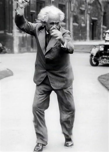 Funny Albert Einstein Dance - AI Spoof Studio #funny #aicomedy #comedy #MiniMaxHailuo