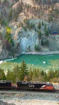 DOUBLE STACK TRAIN MEET IN THE THOMPSON CANYON #youtubeshorts