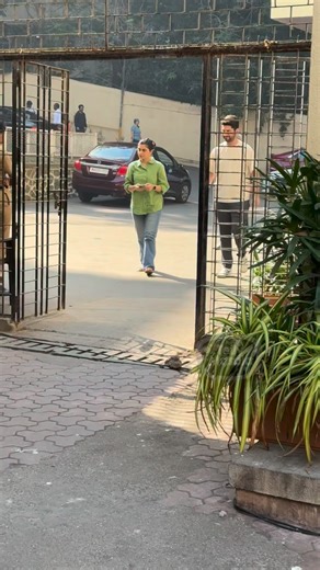 Kunal Jaisingh and Wife Bharti Step Out Together to Cast Their Vote 🇮🇳 #KunalJaisingh #Bharti #CastYourVote #CivicDuty #tellymasala | Telly Masala