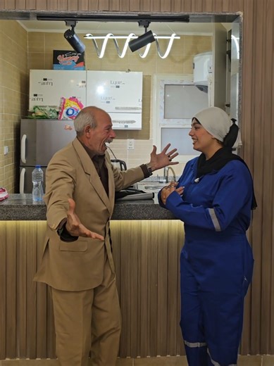 ‏دكتوره ولكن بتمسح كوتشيهات في الشارع، يا تري ايه السبب ؟