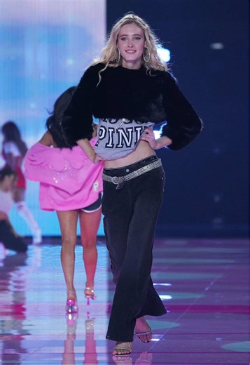 Summerdirx: Behind the Scenes of 7 For All Mankind's FW26 Runway