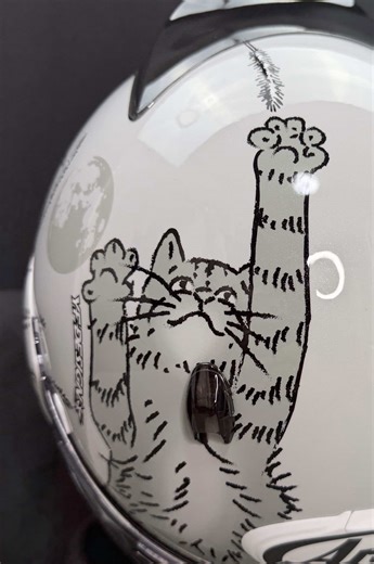 Arai just released its newest Astro GX design — NEKO! Limited stocks only! 📩 DM Helmet ni Balbon to reserve yours now.