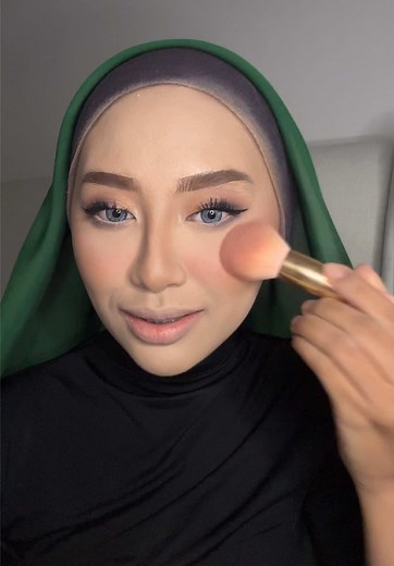 Emerald Green Eyeshadow Tutorial with Maaez Palette