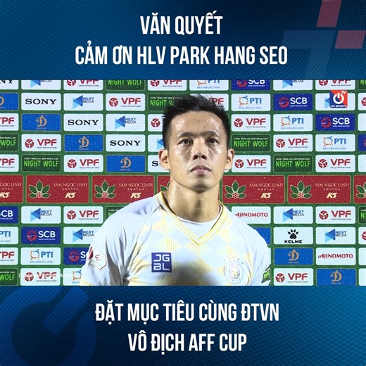 Văn Quyết: Mục tiêu của tôi là cùng ĐTVN vô địch AFF Cup một lần nữa 💬 Chia sẻ sau khi được HLV Park Hang Seo điền tên vào danh sách triệu tập ĐTVN, tiền đạo Văn Quyết đã bày tỏ những suy nghĩ và mục tiêu của mình ở lần tập trung này. #onsports #onfootball | On Sports