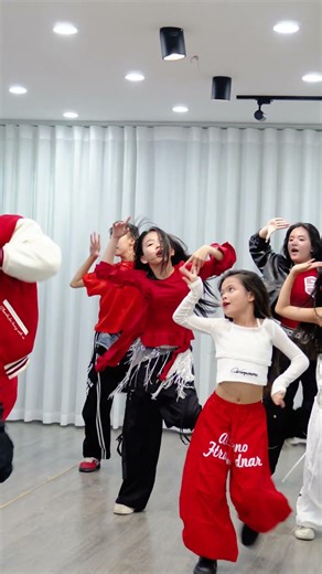 👩✨Do you like Long Hair?Watch it take the spotlight in this dance! 👑🔥