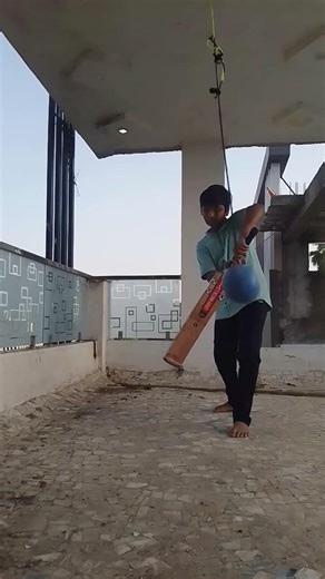 Batting practice with hanging ball🏏 #CricketHacks #SportsInnovation