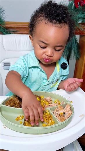 Elsabet (@elsakunamaqueen)’s videos with Eating & Chewing (ASMR) - ASMR Mouth Sounds