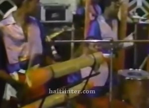 Ki moun ki aprè Jezi Kri? Coupe Cloue ap ba nou repons lan nan yon prestasyon live de "Sociss" an 1984. | Haïti Inter