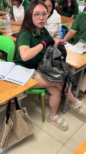 Ai rồi cũng làm meow meow thoi