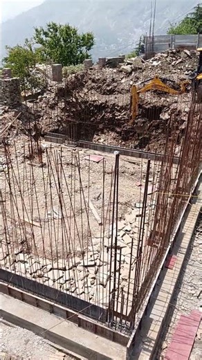 daiphragm wall shuttering and combind footings ki excavation karte hue #buildingconstruction