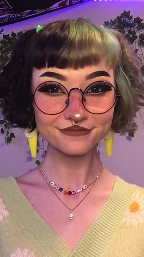 how to get a perfect headshot, ur welcome 😌✨ // insta: prima.caitlin #fyp#foryoupage#lgbt#bi#alt