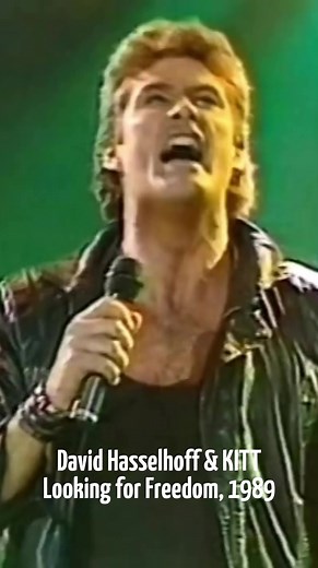 David Hasselhoff & KITT #davidhasselhoff #kitt #knightrider #lookingforfreedom #singing #michaelknight #pontiac #fyp #foryou #foryoupage #fypシ #parati #pourtoi