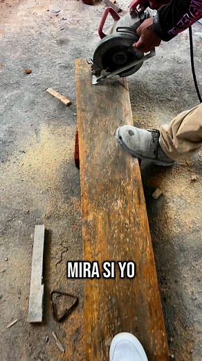 Cortando madera con la sierra circular. #albañilviral #albañilsalvadoreño #reelsviral #albañil #maestrodeobra #metodo #aprende | Albañil salvadoreño