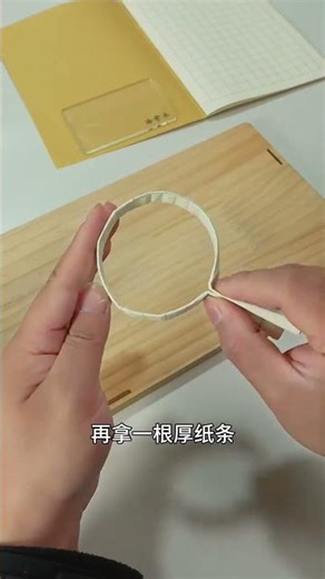 Teach you how to make handcuffs with paper, whip origami, creative handmade origami toys