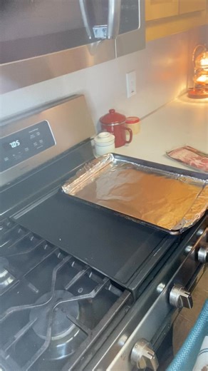 Oven or pan? #kimsjasperkitchen #whatsforbreakfast #StarsEverywhere #homekitchen #bacon | Kim’s Kitchen