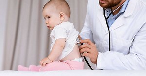 Stridor chez bébé : causes, symptômes, diagnostic et traitements de ce bruit respiratoire