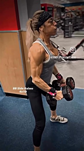 🔥 Shoulder Burner Alert! 🔥 Time to build those strong, sculpted shoulders that power every movement — from lifting, pushing, to just looking fierce! 💪 Strong shoulders don’t just look good — they support your strength everywhere else. Functional, powerful, unstoppable. 💥 #ShoulderWorkout #StrongWomen #FunctionalTraining #UpperBodyStrength #TracySpringerFitness | Tracy Springer Fitness