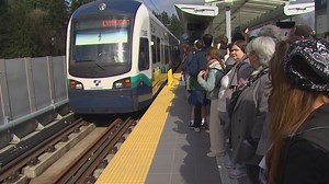 Seattle’s new cross-lake light rail faces first Monday commute