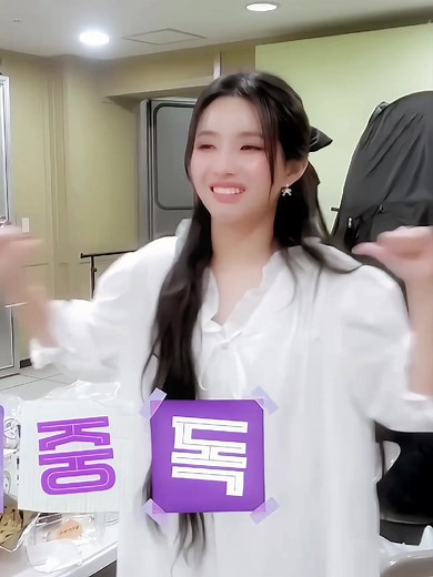 look at my baby soyeon she's so cuteee #soyeon #gidle #miyeon #twicelookatme #kpop #kpop #gidlesoyeon