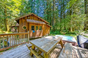 14 Best Airbnbs in Oregon (Unique Cabins   Seaside Rentals)