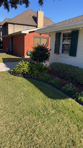 Some of last weeks work ✅ Eric's Tidy Turf #workflow #installation #curbappeal #lighting #landscaping #drainage #demotobeautiful #hardscape #nola #create #wedoitall #gratefulthankfulblessed @highlight | Eric Schweda