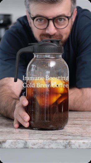 Barista in Pajamas on Instagram: "Turn your morning coffee into an immune-boosting winter shot ☕️❄️ Bold, cozy, and easy to make at home. Save this recipe for cold mornings. Recipe • 20 g fresh ginger, sliced • 1.5 lemons, sliced • 1/2 cinnamon stick • 110 g medium-roast coffee, medium-coarse grind • 10 whole black peppercorns • 1 tbsp honey • 750 ml room-temperature water How to make it Add everything to a mason jar or cold brew maker. Stir lightly. Let it sit 14 to 16 hours at room temperature