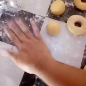 Cara Cepat Mencetak Donat Tanpa Cetakan