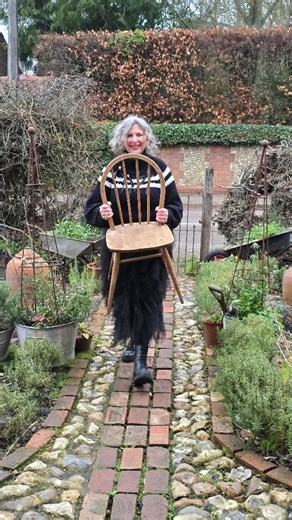 What’s coming through the wonky gate? 2025 has been about interior comfort and quiet luxury — introducing things that genuinely change how the house is lived in. Our new 8-way hand-tied sofas have been a complete game changer. Proper support, real comfort, that slow-sink feeling you notice every single day. Add in a boutique-hotel-worthy hot shower, and now Ercol chairs for the kitchen table …the kind of changes you feel, not photograph. #WhatsComingThroughTheWonkyGate #InteriorComfort #QuietLux