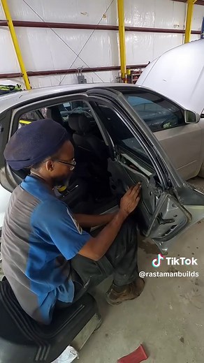 Audi A4 Window Regulator Replacement Guide