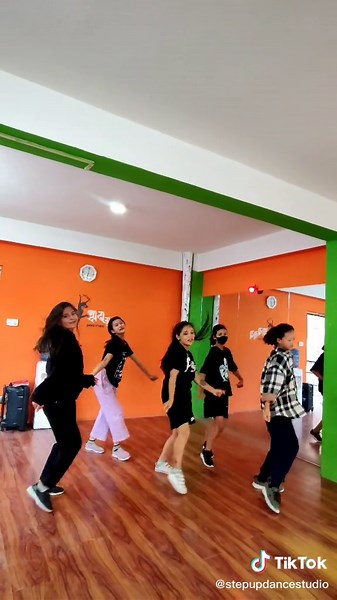 O mere Sona Re 🔥 Dc @pragatipunmagar 🔥#stepupdancestudio #teamstep🖤@shakyakabita @sanjubhandari5