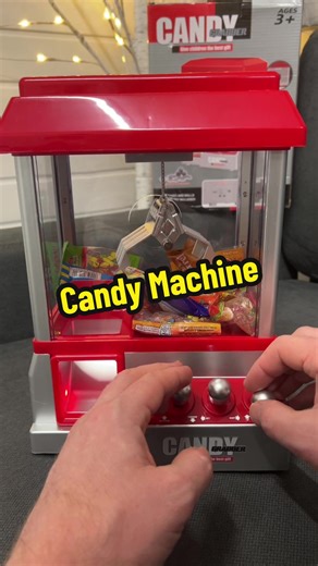 Bring the arcade home 🎮🕹️ Mini candy grabber = big claw machine energy. #candygrabber #entertaintment #blackfriday #giftidea
