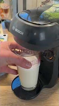 Latte macchiato an der Tassimo Happy Kapselmaschine TAS1002N Kaffeemaschine by Bosch