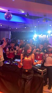 friday madness 🎧🔥 | Crixza Orillosa