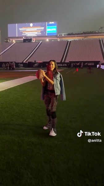 Anitta NFL Show: A Spectacular Performance