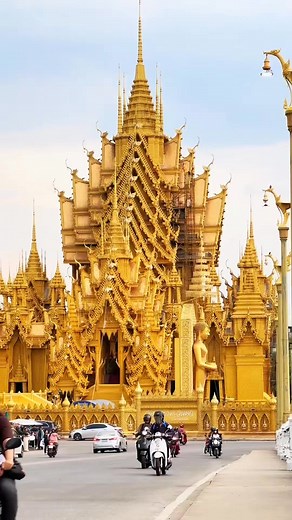 26K views · 1.9K reactions | Wat Chan Tawan Tok, Phitsanulok Province วัดจันทร์ตะวันตก จ.พิษณุโลก . Credit: em_chainarong | Thai Culture to the World | Facebook