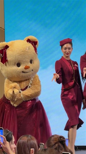 Jenzi is ready to fight the queens! #Butterbear #PancakeKhemanit #PressConJetlag2 | Siam Paragon