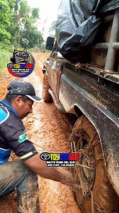 601K views · 15K reactions | Uso de cadenas ⛓️⛓️⛓️⛓️⛓️ Solo en situaciones necesarias o riesgosas. Que opinan de este método. En la región no se usa por cuidar las trochas. Vea como saca tierra esas cadenas .. Y eso que es un solo carro .. | Toyoteros Santa Rosa Del Sur | Facebook