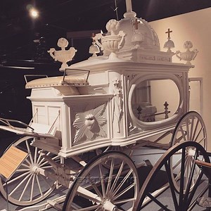 [Hot Item] Funeral Hearse Is Usde for Carrycaske/Coffin