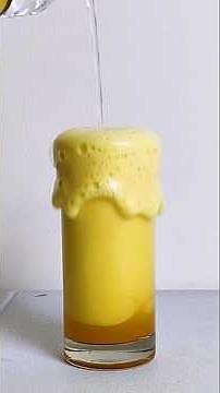 Volcano Eruption with Baking Soda & Vinegar 🌋 | Easy Science Experiment 📝📚 #ytshorts #reels