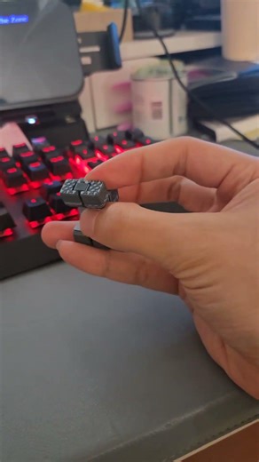 3d printed infinity cube for your fingers