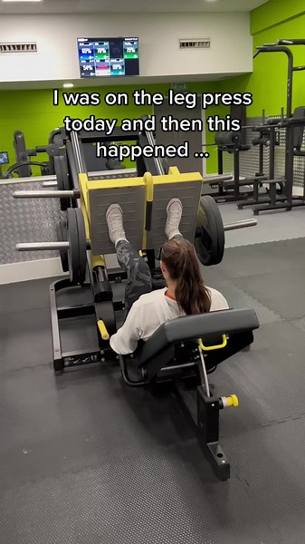 Gym Girl's Leg Press Fail